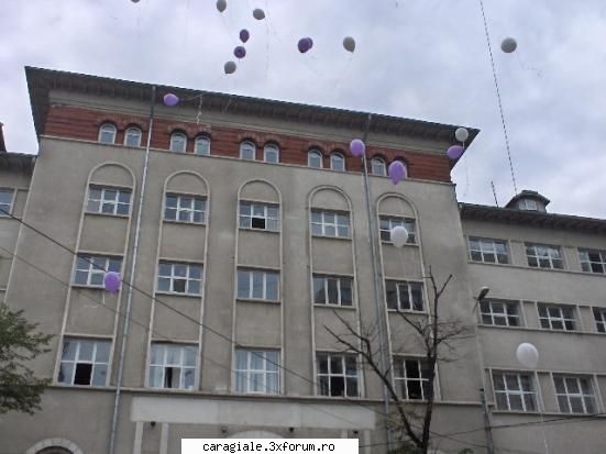 poze defilarea claselor (2006) flying balloons ))))))