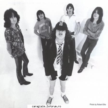 poze tot inseamna muzik ac/dc...