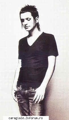 poze tot inseamna muzik brian molko placebo...