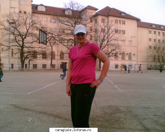 Claudia - Eu in curtea skolii - Recycle Bin Laden