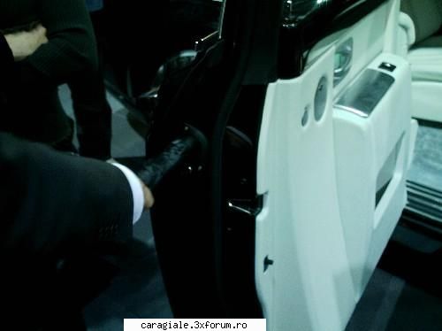 Masini - uite cum iese umbrelutza din rolls royce - Recycle Bin Laden